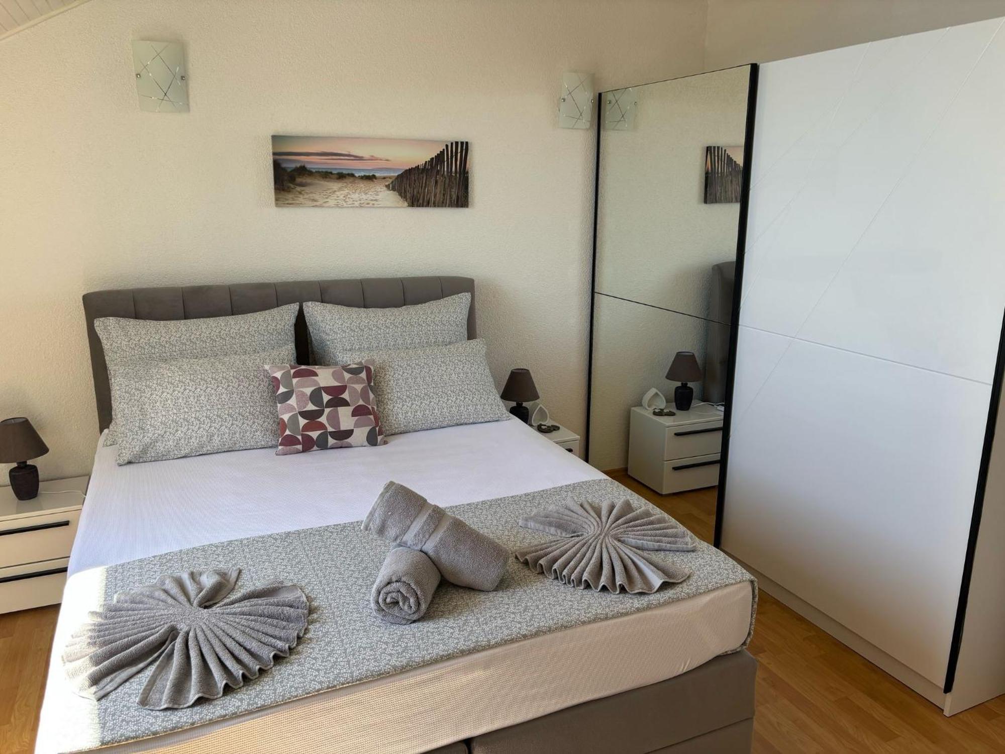 Indy'S Beach Apartments Dubrovnik Room photo